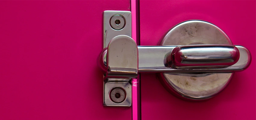 Childproof Gate Lock in Lakeland Village, California